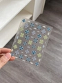 Primer plano de pegatinas de uñas bohemias con patrones florales y geométricos en azul y verde - Relieve YT4435