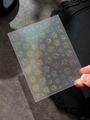 Vista macro detallada de pegatinas láser holográficas para uñas con motivos de fuegos - Fuegos Artificiales Holográficos (YT4474mc)