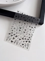 Détail macro des stickers ongles YT4166 avec papillons à l'encre noire et motifs de bambou - Style Papillon Bambou à l'Encre (YT4166) / Plat YT4166