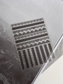 Dettaglio di adesivi per nail art in pizzo nero vintage con motivi floreali, cod. YT4121 - Stile Pizzo a Rilievo Nero (YT4121)