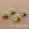 Set de 4 peceras miniatura para casa de muñecas con peces koi y plantas verdes - Pecera de Racimo de Flores Amarillas