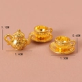 Set da tè in miniatura dorato con teiera e tazze goffrate per scene di casa delle bambole - Set Oro / Oro