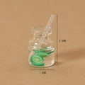 Mini botella de resina de bebida fría con rodaja de lima para manualidades y DIY - Jugo de Lima