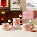 Pink ceramic soda can cup with cartoon God of Wealth and gold ingot handle 480ml - Pink Fortune God Style (2594)