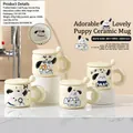 Set mit vier cremefarbenen Keramiktassen mit passenden Deckeln und Hundelöffeln - Süße Hund Serie