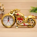 Reloj de sobremesa creativo de moto en dorado y rojo con esfera de cuarzo integrada - Motocicleta Dorada Bicolor (PF168C)