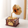 Carillon grammofono vintage con base in legno rosso e corno dorato per decorazione - Marrone