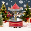 Vue détaillée d'une boîte à musique carrousel de Noël en bois rouge et gris décorative - Rouge à Pois