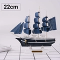 Mediterraan houten zeilbootmodel met blauwe zeilen en zwart-wit gestreepte romp - Grijsblauw Zeilboot (M1623-4) / 22cm