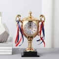 Goldener Pokal-Schreibtischuhr mit dreifarbigem Band auf schwarzem Sockel für Belohnungen - Luxus Gold