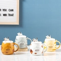 Ceramic cat mug details showing 3D paw relief and cute cat figurine on the lid - 301-400ml / Cat Phone Stand Mug