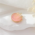 Ciondolo medaglione a conchiglia in oro 14k con smalto rosa su base in pietra - Rosa Chiaro