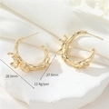 Pendientes de aro irregulares bañados en oro 14K de 28,5mm de diámetro y 12,4g - Estilo Textura de Lava en Oro 14K (H-12385)