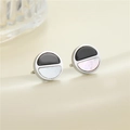 Boucles d'oreilles en acier argenté avec émail noir rond et incrustation nacre blanche - Bloc de Couleur Noir Blanc (Palladium) (GR0058)