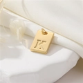 14K vergulde rechthoekige bedel met gegraveerde letter K voor DIY-sieraden - Echt verguld met hoge kleurretentie / Hoofdletter K (H-12544)