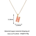 Detalle del colgante letra H esmaltado rosa en cadena de cobre bañado en oro 14K - Colgante Letra H Solo (Sin Cadena)