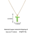 Detalle del colgante letra T de cobre chapado en oro de 14K con esmalte verde brillante - Colgante Letra T Solo (Sin Cadena)