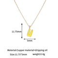 Detalle del colgante letra U con dimensiones de 11,75mm por 5mm en oro y esmalte amarillo - Colgante Letra U Solo (Sin Cadena)