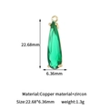 Makroansicht von Wassertropfen-Zirkonia-Anhänger mit vergoldetem Kupferrahmen und Maßen - Gold (H-13630 Grün)