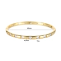 Dettagli del bracciale placcato oro 14K con diametro 60mm e pietre di zircone incastonate - Oro 14K XZ-374