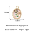 Makro-Detail des ovalen Rosenanhängers mit Maßen und Materialien Kupfer und Perle - 14K Gold Rosa