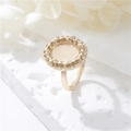Base per anello regolabile minimalista placcata oro 14K per montaggio di perle fai-da-te - Stile Disco a Rilievo Tondo (D719)