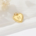Gepolijste hartvormige hanger met gegraveerde letter M en getextureerde gouden rand - Stijl M (H-10524)
