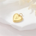 Gepolijste 14k gouden hartvormige hanger met letter V reliëf en gedraaide rand - Stijl V (H-10533)