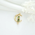 Pendentif doré chat et lune avec dégradé bleu-vert sur tissu blanc élégant - Lune de Chat / Vert