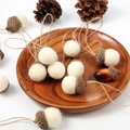 Pendenti a ghianda in feltro di lana fatti a mano per decorazioni natalizie rustiche - Palla di Ghianda (Con Corda) / Bianco