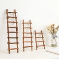 Dreiteiliges Set aus dekorativen Mini-Holzleitern aus natürlichem dunklem Holz - Höhe 15 x Breite 10 Leiter Rebenrahmen