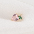 Detailopname van perzik hanger met roze hartvormig kristal en gouden zetting - Roze Perzik Stijl (H-5162 Roze)