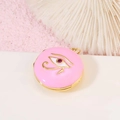 Colgante relicario con ojo de Horus en esmalte rosa, baño de oro y gema roja fina - Estilo Ojo De Horus Rojo Rosa (H-7738)