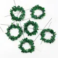 Set de 6 servilleteros de hojas verdes artificiales presentados sobre una tarjeta decorativa - 6cm / Hebilla de Servilleta Guirnalda Navidad 6cm