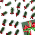 6cm künstliche Kiefernnadeln mit roten Beeren für Weihnachtsbaum und Geschenkboxen - 6cm Grüne Kiefernnadel mit Roten Beeren