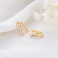 Minimalistische 14K vergoldete Creolen mit drei funkelnden Zirkonia-Steinen - Dreifache Zirkonia Stromlinienförmiges Zubehör / 14K Gold H-5588