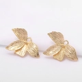 Par de colgantes de hoja de flor bañados en oro de 14K con textura cepillada para joyas DIY - Chapado en oro 14K