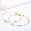 Detail van 18k vergulde DIY-armbanden met gedraaid draadaccent en kleine kraaltjes - Kralen Dunne Stijl (A2249) / Goud (A2249)