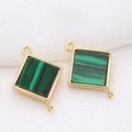 Detailansicht der quadratischen vergoldeten Verbinder mit grüner Malachit-Einlage - 6mm Doppelschlaufe Stil (H-3411) / Grün
