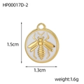 Details einer Goldbiene Anhänger mit weißer Emaille, zeigt Maße von 1,5cm mal 1,3cm - Französisches Bienen-Amulett mit weißer Emaille (HP00017D-2)