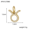 Makroaufnahme des goldenen Stier-Sternzeichen-Anhängers mit weißen Zirkonia, 1,3 cm - Fp3679d0a0-jn (taurus)