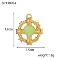 Détail d'un pendentif croix cœur doré de 1,7cm de haut et 1,5cm de large pour bijoux DIY - Style Croix Cœur Vert Clair (BP1389B4)