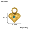 Dettaglio macro del mini ciondolo a cuore con zircone blu e dimensioni dell'oggetto - Stile Cuore con Motivo a Sole Blu Cielo (BP2504B1)