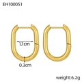 Dettaglio orecchini a cerchio ovali a U dorati con diametro interno di 1,1cm e spessore 0,3cm - Stile Ovale a U Liscio (EH100051) / Confezione da 1 paio / Oro