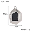 Makro-Detail von geometrischem Edelstahlanhänger mit schwarzem Stein, Größe 1,9 cm x 1,3 cm - Unregelmäßiger Geometrischer Schwarzstein-Stil (BPJ00013A)