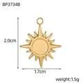 Detailansicht des Sonnenanhängers aus goldenem Edelstahl mit 2,0 cm Größenangaben - Glatter Kreis Radial Stil (BP3734B)