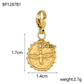 Macro-opname van gouden roestvrijstalen bijenhanger met gehamerde textuur en zirkoon - Transparante Strass Bij Ronde Plaat Stijl (BP1287B1)