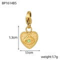 Vista dettagliata del ciondolo a cuore con malocchio con dimensioni 1,3 cm di altezza e 1,1 cm - Ciondolo Cuore Malocchio Pietra Verde (BP1614B5)