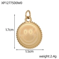 Detailansicht des goldenen Smiley-Anhängers mit Maßen von 1,7 cm Höhe und 1,5 cm Breite - Runder Smiley-Stil (XP12775D0W0)