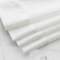 Cortina blanca de encaje japonés con bordado calado y textura de tela en capas - Procesamiento de Ganchos